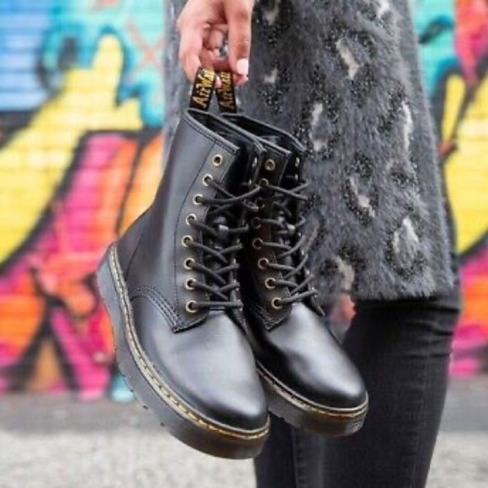 NWT Dr. Martens Zavala Genuine Leather Combat Ankle Boots Black Bouncing Soles - Picture 2 of 6